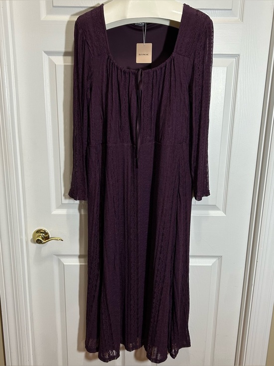 BloomChic Dresses & Skirts - BloomChic Deep Plum Lace Midi Dress